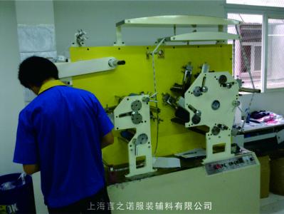 四色金轮柔版印标机